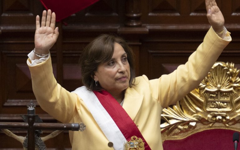 Primeira mulher presidente do Peru, Dina Boluarte governará sem base parlamentar