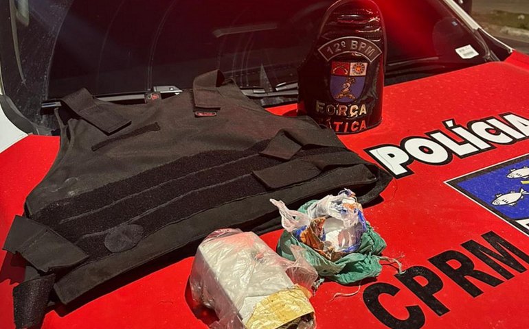 PM prende integrante do Comando Vermelho com drogas e colete balístico em Maceió