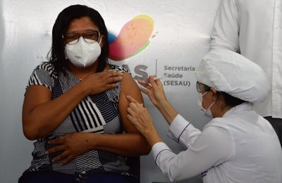 Sesau reforça importância de colocar em dia o esquema vacinal contra a Covid-19