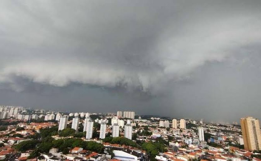 Sobe para sete o número de mortes causadas por temporal em São Paulo