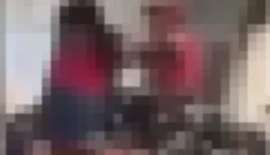 Barbárie e apatia: homem agride mulher com chutes em União dos Palmares; populares filmaram e riram da cena