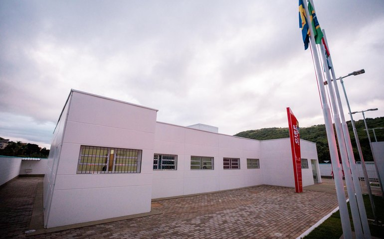 Governo Trabalhando: Paulo Dantas inaugura CISP e entrega equipamentos, sementes e alevinos em Água Branca