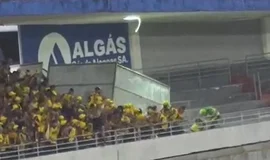 Tumulto após CRB x Sport teve barreiras derrubadas e intervenção da Polícia Militar no Estádio Rei Pelé. - Foto: Reprodução