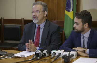 Governo lança política para empregar detentos e egressos de presídios