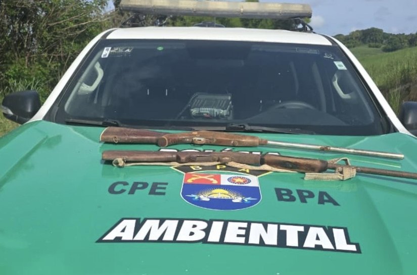 PM apreende duas armas de fogo durante fiscalização ambiental em Porto Calvo