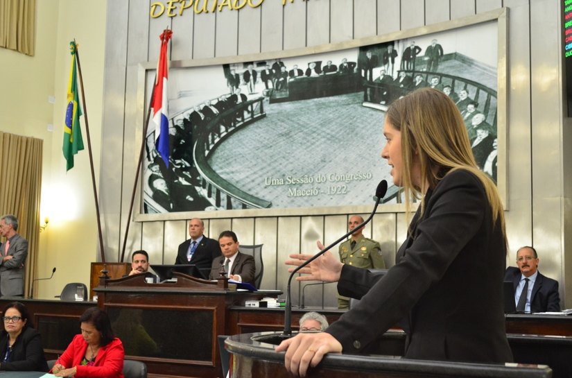 Deputada Cibele Moura apresenta 13 indicações que beneficiam comunidades da parte alta de Maceió