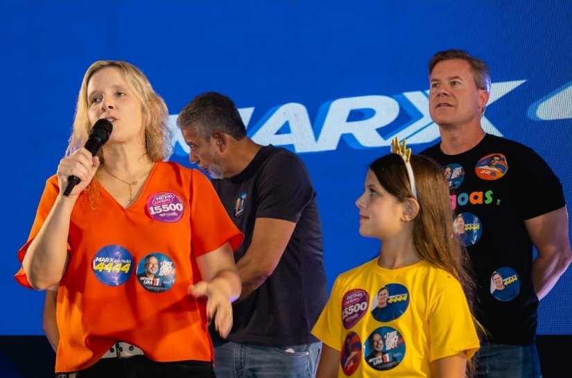 Reunião com mais de 2 mil pessoas em apoio a Marx Beltrão revela o prestígio político de Jeannyne Beltrão nas comunidades de Maceió