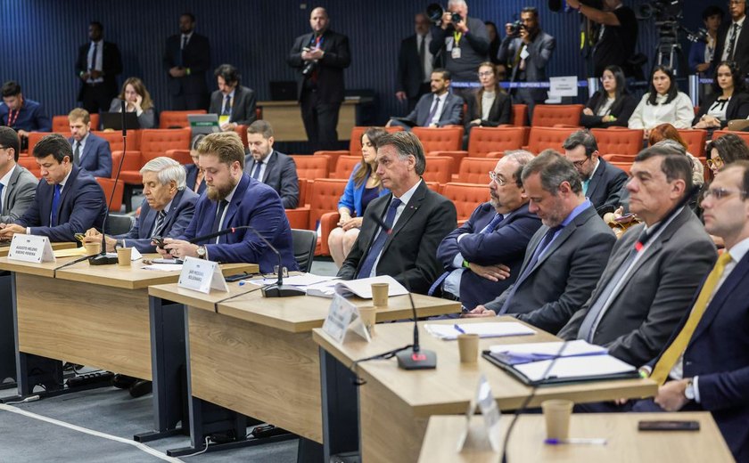 Moraes nega pedido de Bolsonaro para exibir vídeos em interrogatório