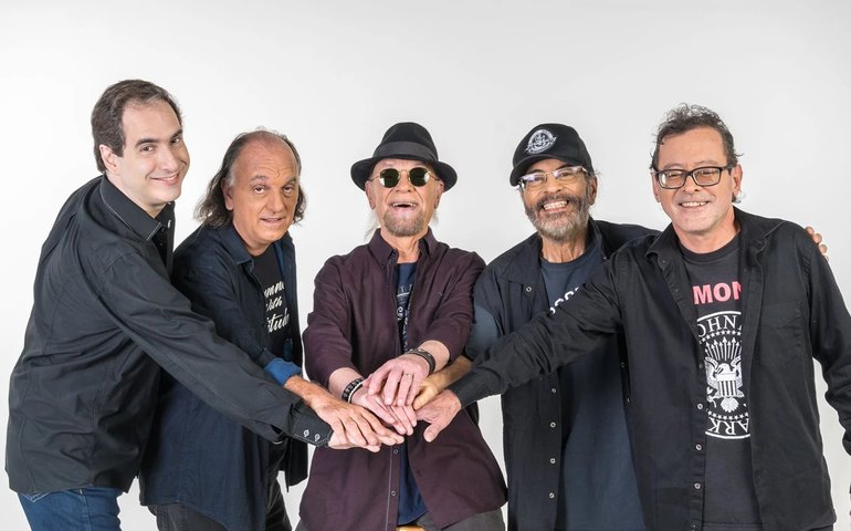 Festa das mães e do trabalhador será neste domingo, com show dos Fevers