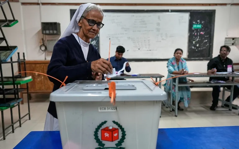 Bangladesh realiza sua primeira eleição desde a revolta da Geração Z em 2024, que depôs Hasina.