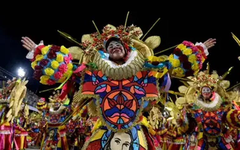 O poder da negritude toma conta do segundo dia de desfiles na Sapucaí