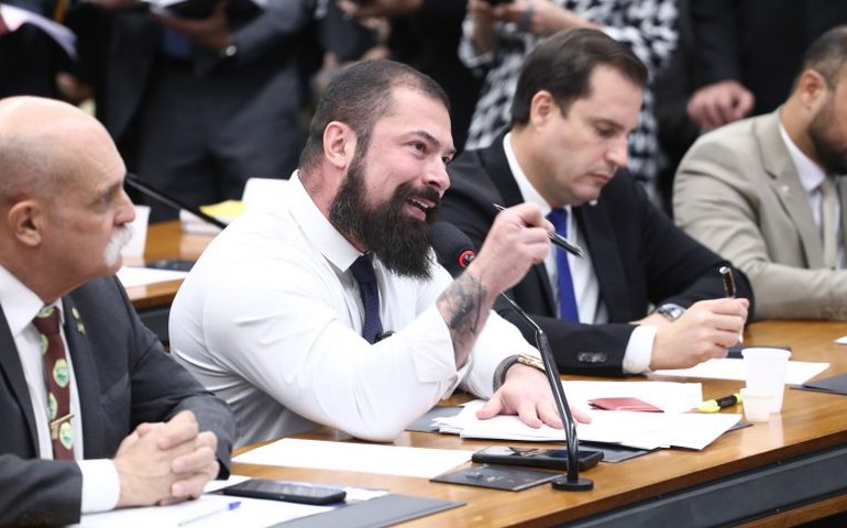 Comissão aprova integração de sistemas de câmeras de condomínios na busca por foragidos