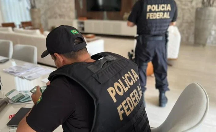 Policiais federais em operação Policiais federais em operação