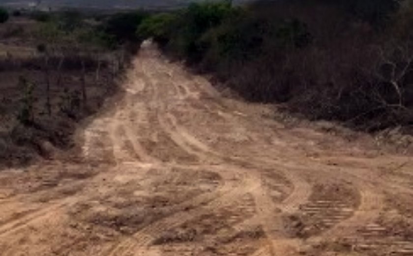 Prefeitura de Traipu reabre estrada que estava obstruída há mais de 8 anos