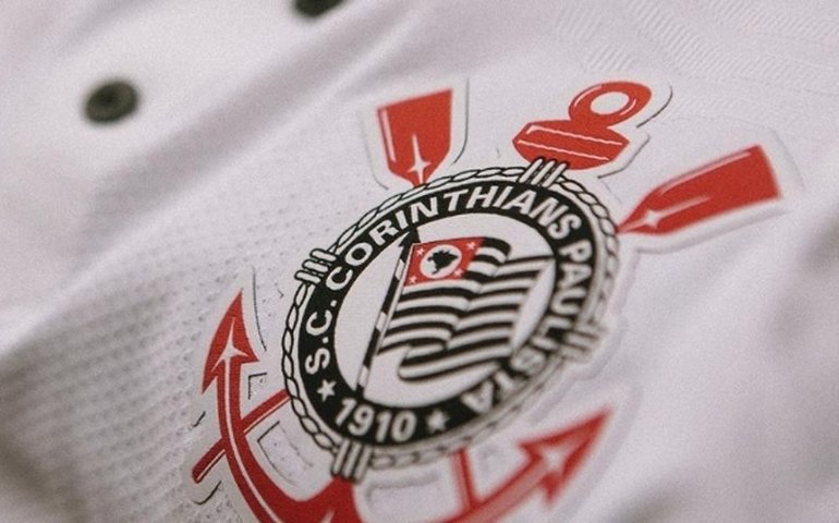Corinthians oficializa a contratação do zagueiro Robson Bambu até dezembro
