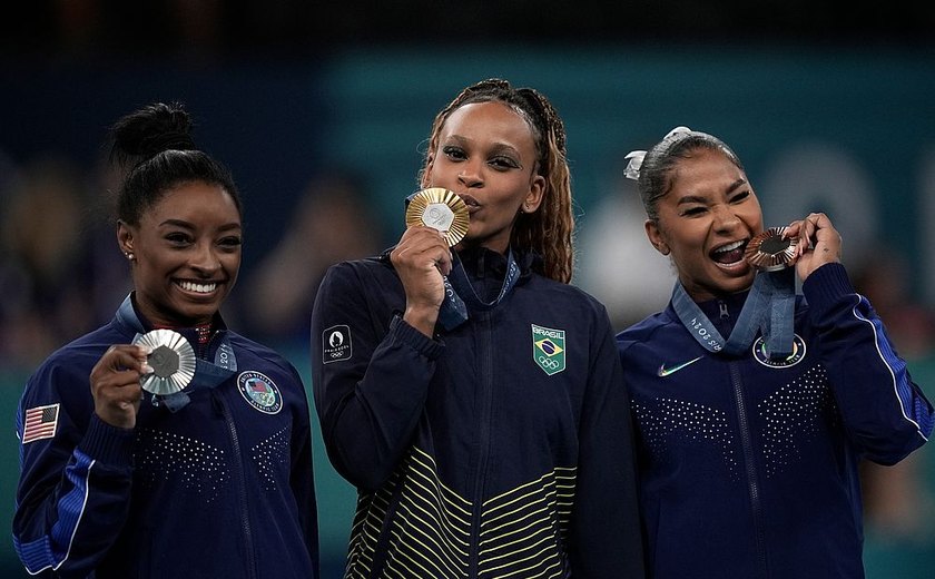 É CAMPEÃ! Rebeca ganha ouro e vira maior medalhista da história do Brasil