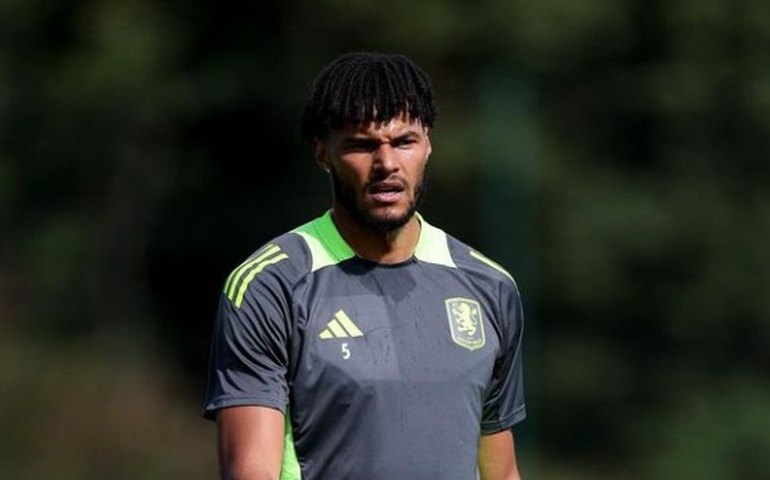 Erro bisonho de zagueiro define primeira derrota do Aston Villa na Liga dos Campeões