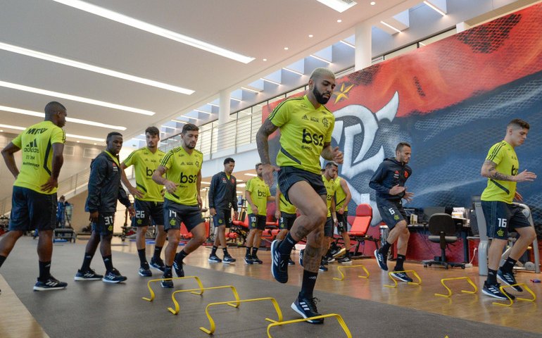 Mesmo com vantagem, Gabriel defende Flamengo agressivo no ataque diante do Vasco