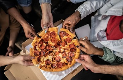 Dia da Pizza é celebrado com presentes em forma de fatias no Parque Shopping Maceió