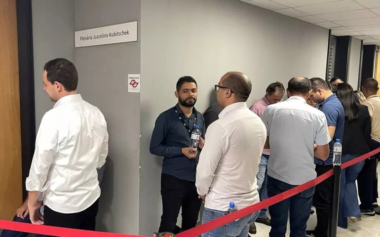 Presidente da Alesp convoca reunião para tentar desfazer 'acampamento' por CPIs