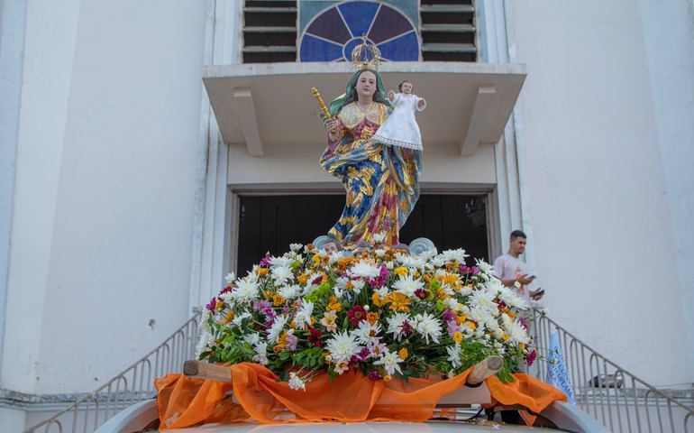Arapiraca celebra início das festividades da padroeira da cidade com carreata para Nossa Senhora do Bom Conselho