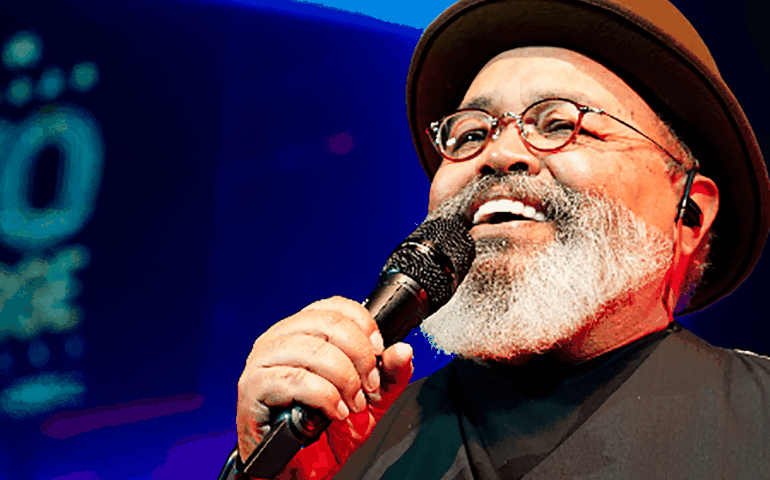 Jorge Aragão recebe alta hospitalar: &#8216;Continuo on, me sentindo um gato&#8217;