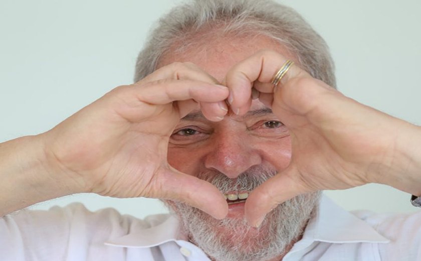 Pesquisa: No confronto com outros 16 candidatos, Lula tem 32,9% de preferência