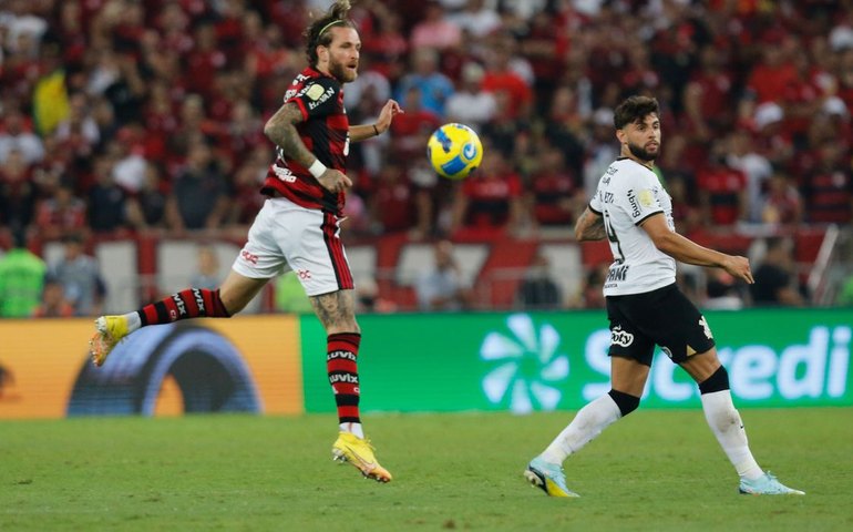 Mirando a liderança do Brasileiro, Flamengo enfrenta Corinthians