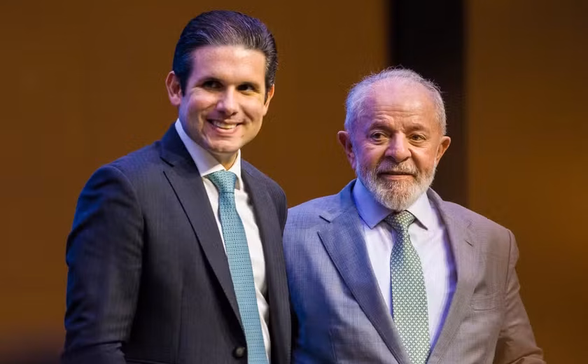 Lula discute pacote fiscal com Motta e ministros neste sábado