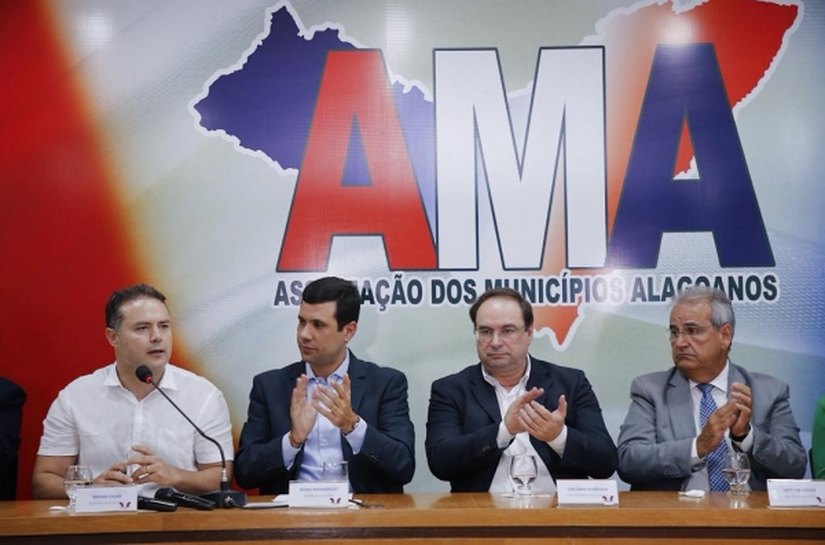 Renan Filho garante a prefeitos fazer investimentos superiores neste 2º mandato