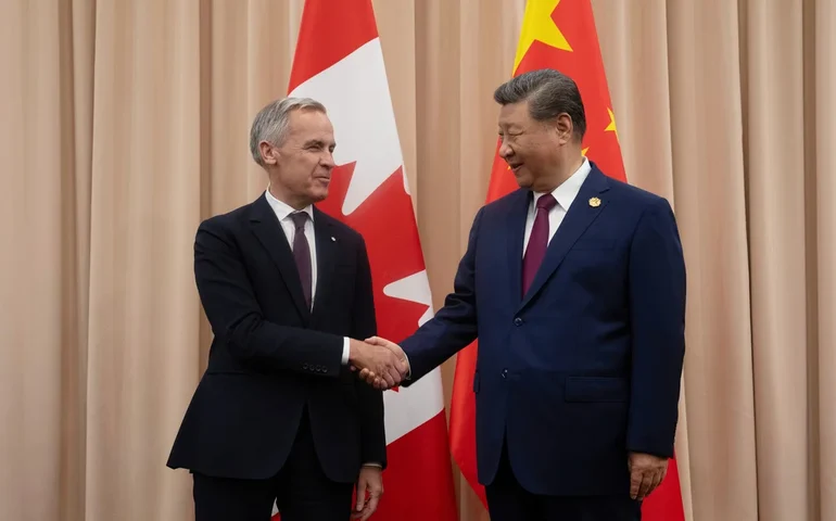China insta o Canadá a romper com a influência dos EUA durante a visita do primeiro-ministro Carney a Pequim.