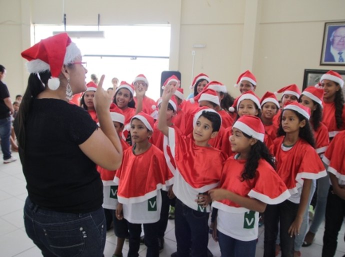 Jovens do Serviço de Convivência em Arapiraca fazem apresentação natalina