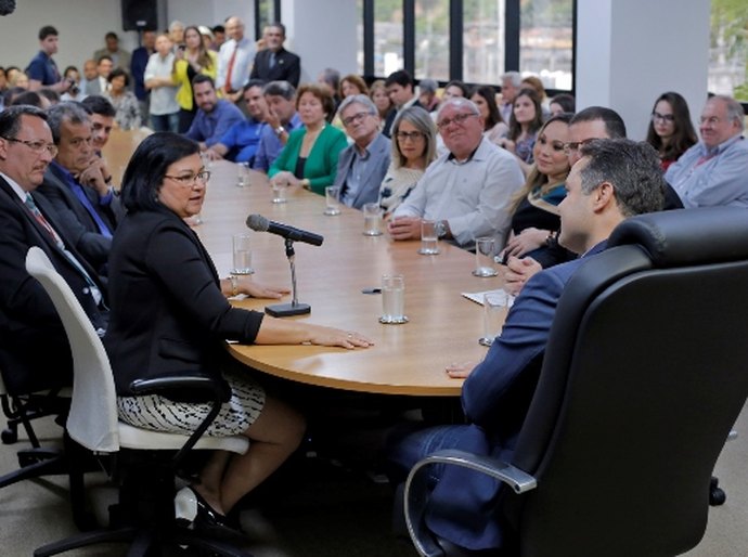 Governador diz que indicação de Humberto Carvalho segue critério técnico