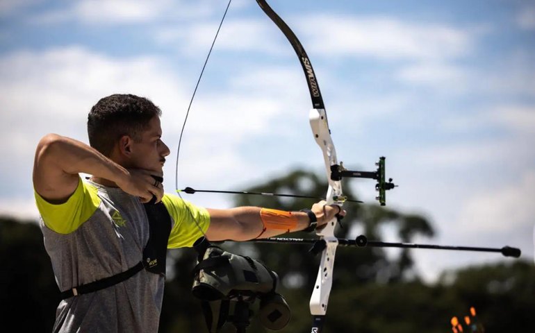 Marcus D’Almeida vence campeão olímpico e vai à semi no Mundial de tiro com arco