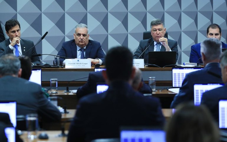 CPMI do INSS aprova convocação de parentes e sócios de investigados