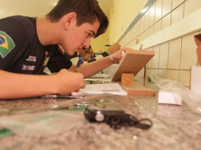 Alunos da rede pública participam da 2ª fase da Olimpíada Brasileira de Física