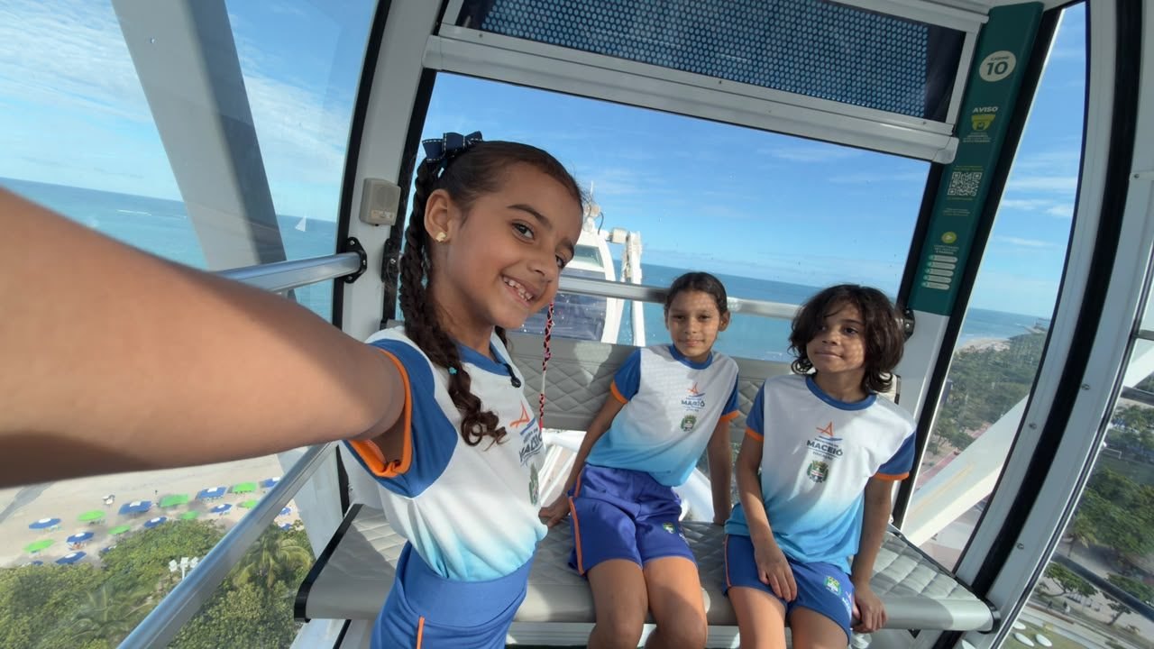 Estudantes da escola municipal vivem dia de lazer na roda-gigante