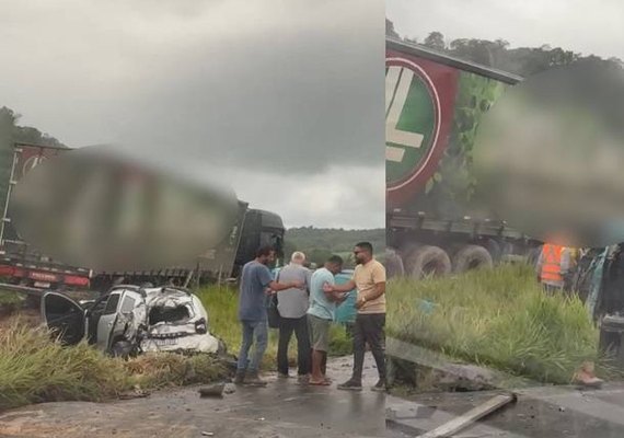 Acidente entre veículos deixa carro tombado na BR-101, em São Miguel dos Campos