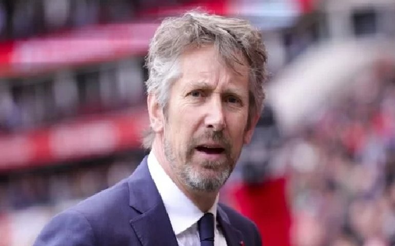 Recuperado do AVC, Van der Sar deixa UTI, agradece mensagens e projeta volta para casa