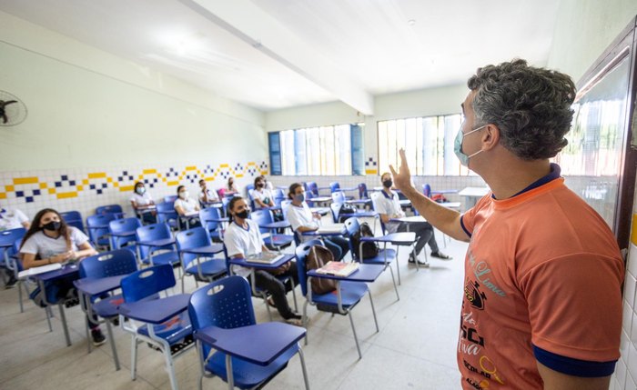 Rafael Brito em visita às escolas da rede estadual Rafael Brito em visita às escolas da rede estadual