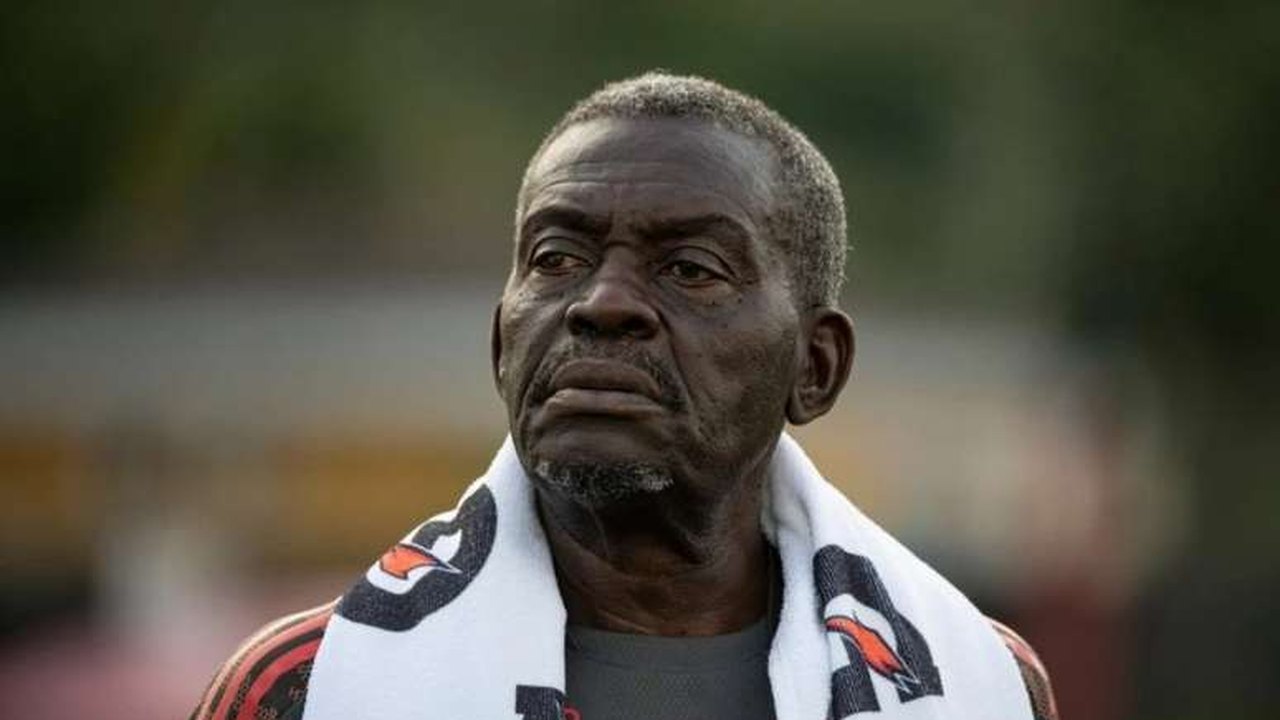 Icônico massagista do Flamengo, Denir morre aos 75 anos durante uma batalha contra o câncer