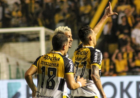 Criciúma vence por 2 a 1 a Ponte Preta e fica entre os primeiros da Série B