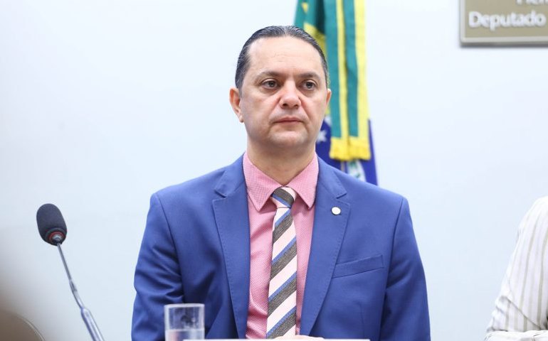 Enfrentamento ao câncer depende de aumento de recursos para a saúde, afirmam debatedores