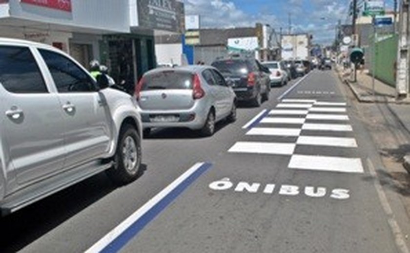 Prefeitura de Arapiraca implanta faixa exclusiva de ônibus