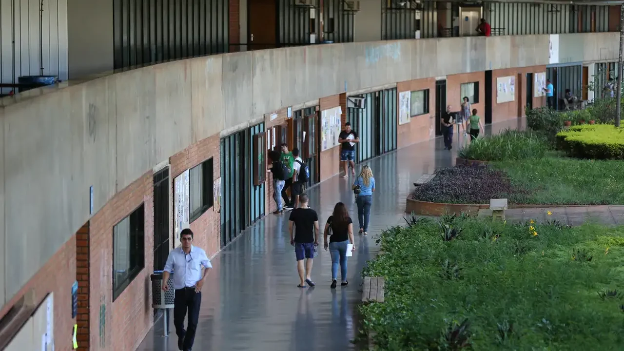 Painel mostra os anos de menor investimento em universidades federais
