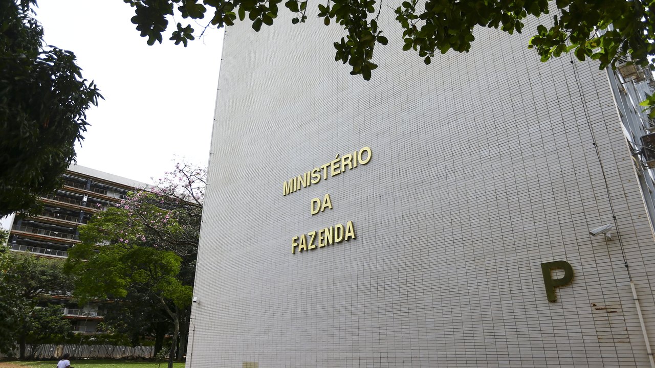 Governo Central tem superávit de R$ 10,8 bilhões em julho