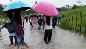 Laranjeiras suspende aulas na rede municipal após comunidade ficar ilhada; VÍDEO