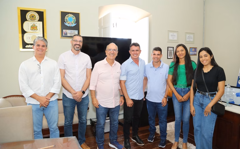 Aprovados no concurso da Prefeitura de Penedo tomam posse