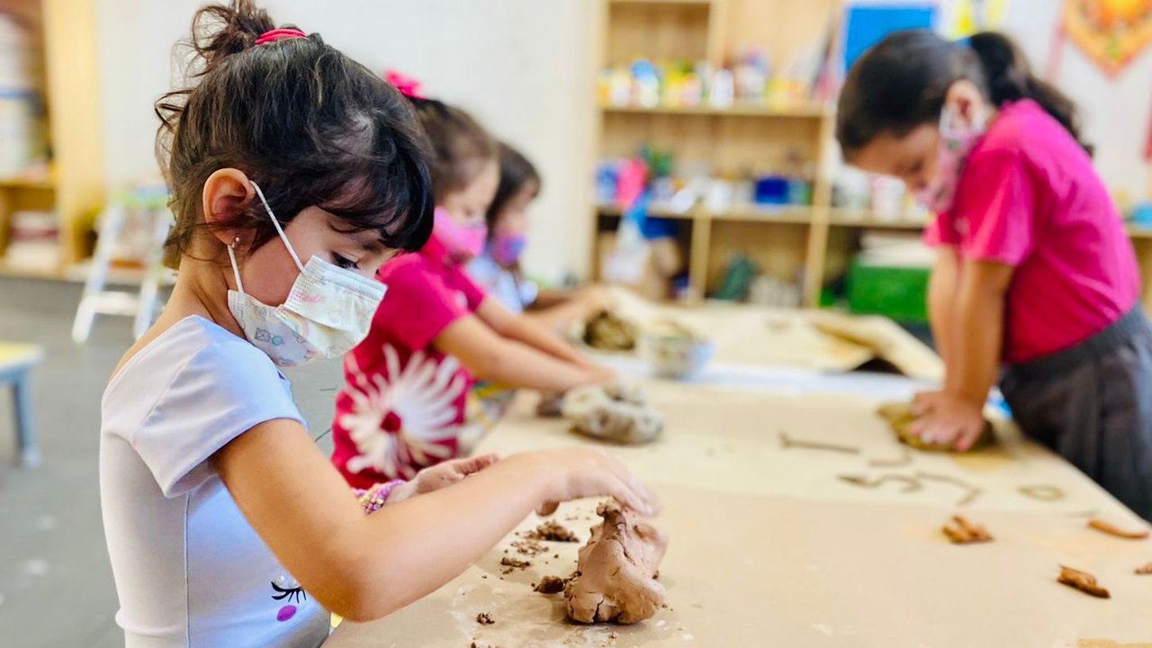 Evento educativo promove discussões sobre cultura maker e preservação do oceano