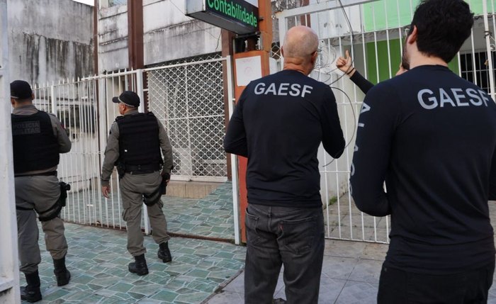 Gaesf cumpre mandados de busca e apreensão contra Orcrim suspeita de fraudes fiscais e societárias e falsificação de documentos em Maceió e Arapiraca Gaesf cumpre mandados de busca e apreensão contra Orcrim suspeita de fraudes fiscais e societárias e falsificação de documentos em Maceió e Arapiraca
